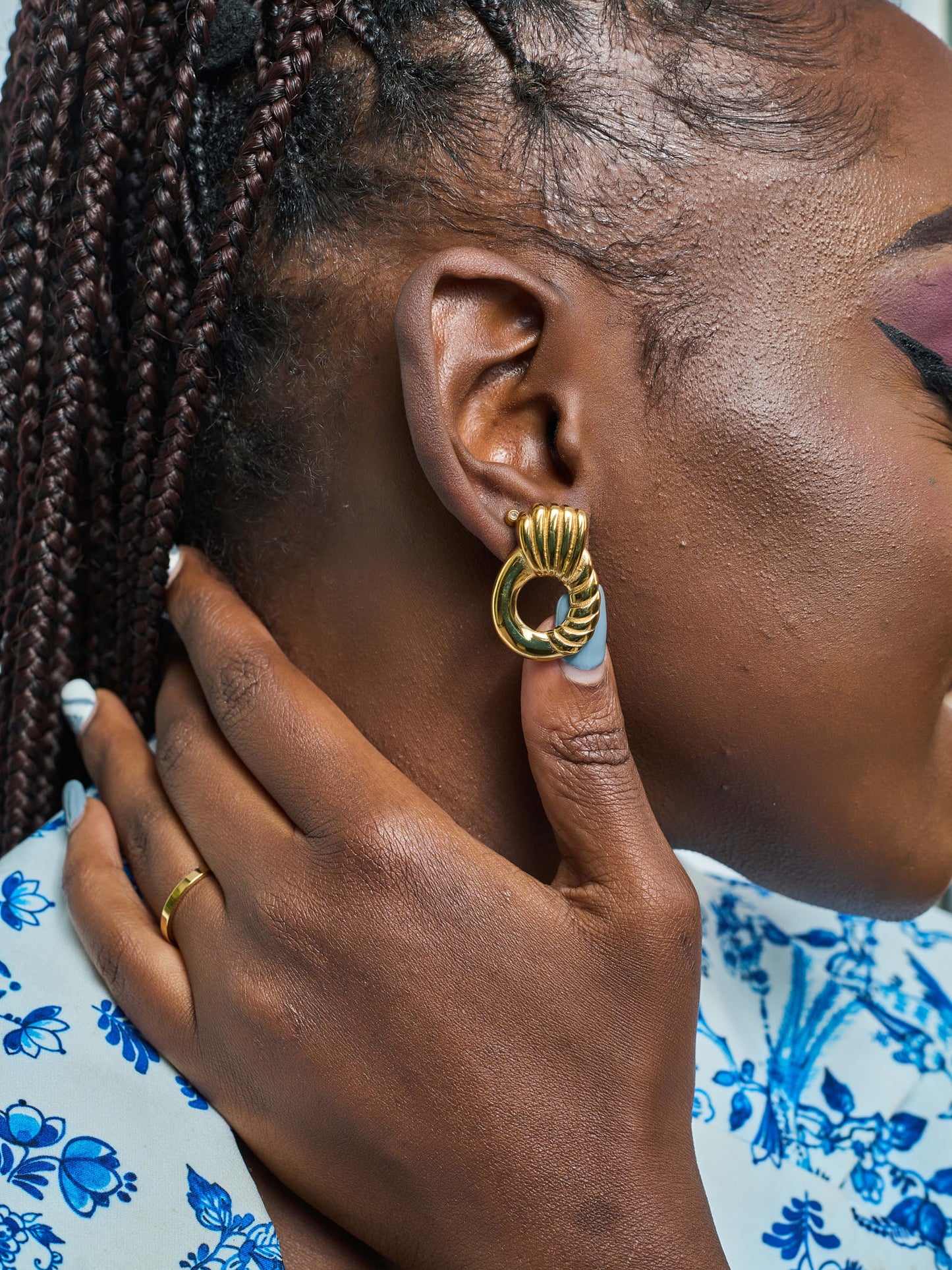 ARIELE HOOP EARRINGS