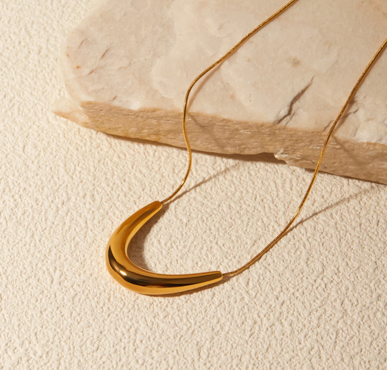 STELA NECKLACE