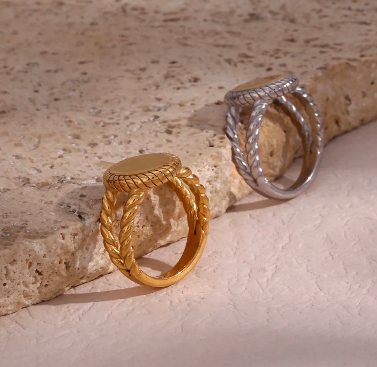 HOLLOW OUT OVAL BAND RING