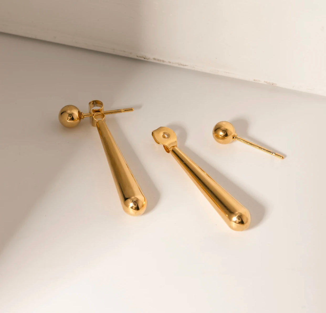AMELIA DANGLE EARRINGS