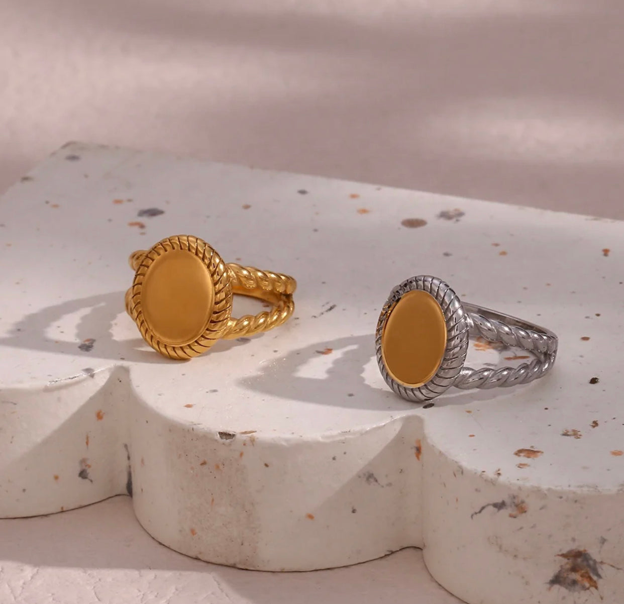 HOLLOW OUT OVAL BAND RING