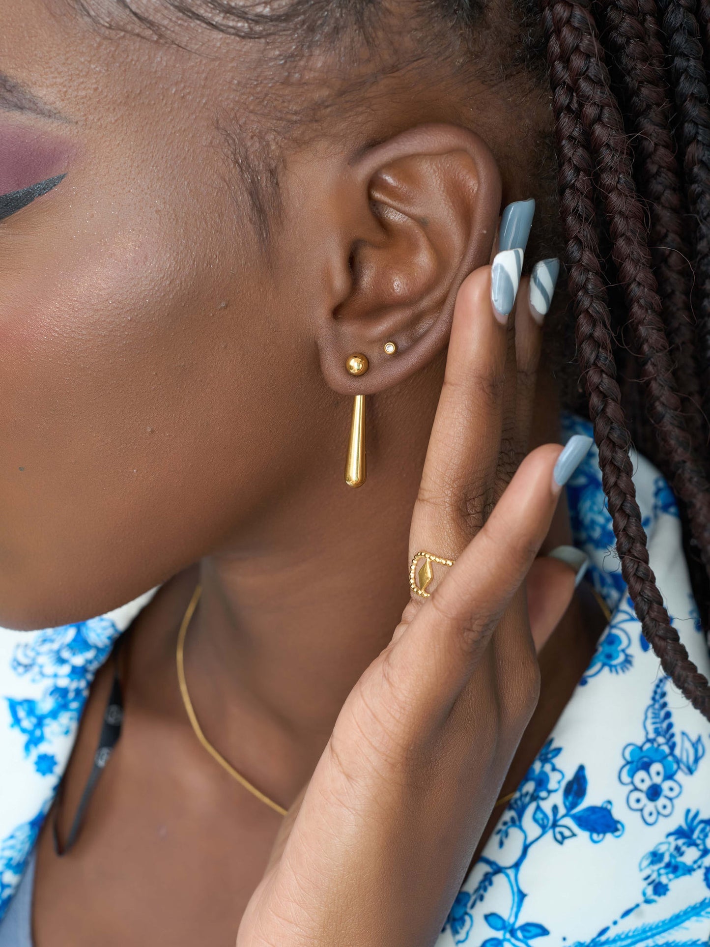 AMELIA DANGLE EARRINGS