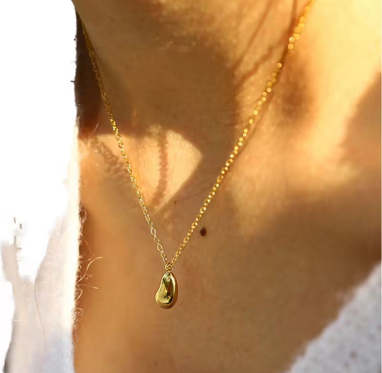 Amara Gold Glow Necklace