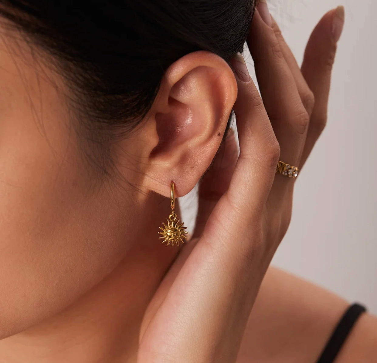 SUN PENDANT HOOP EARRINGS