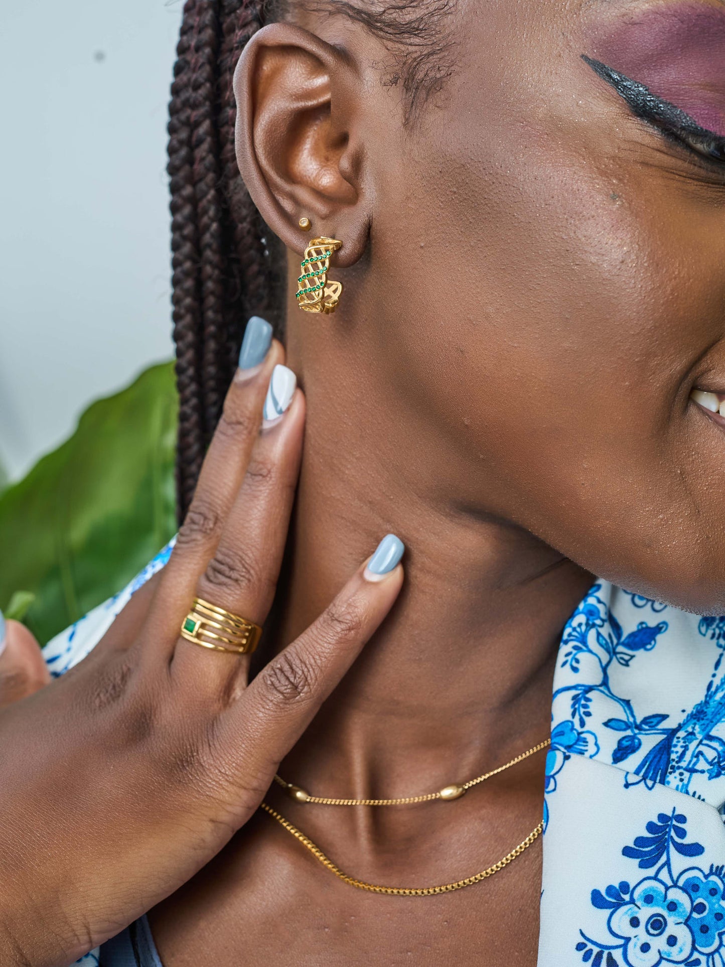 EMERALD NALA HOOP EARRINGS