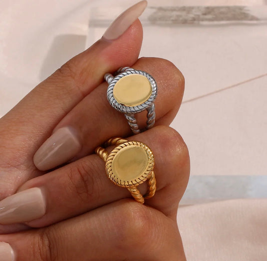 HOLLOW OUT OVAL BAND RING