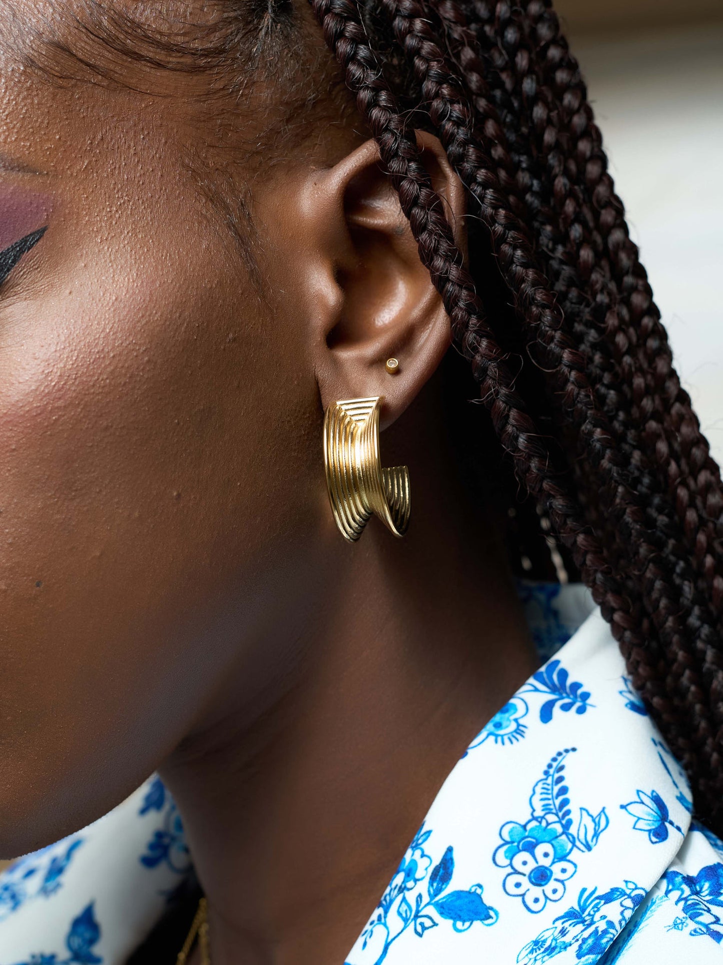 RIBBED HOOP EARRINGS