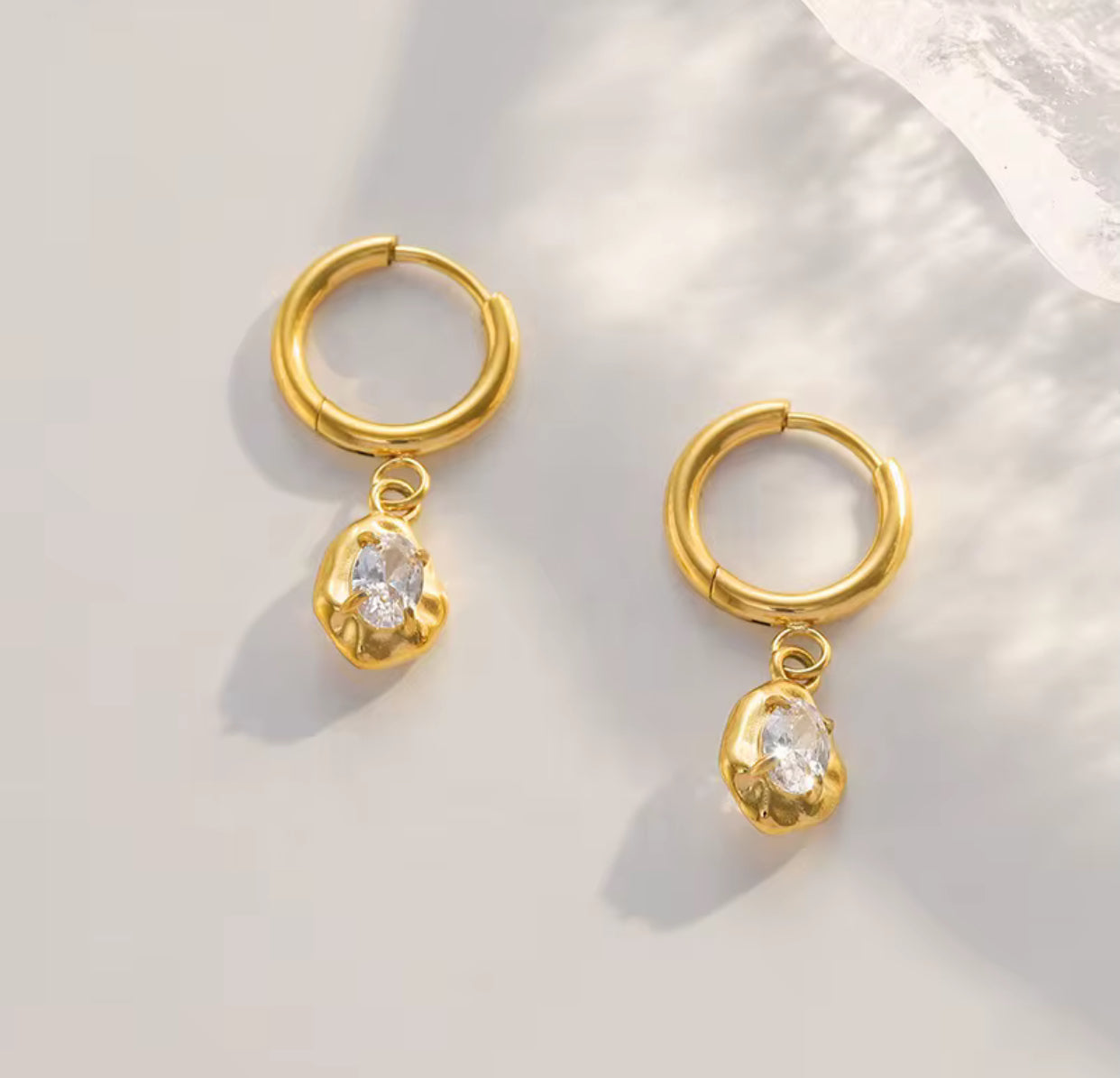 Noor Layered Gold Necklace And Earrings