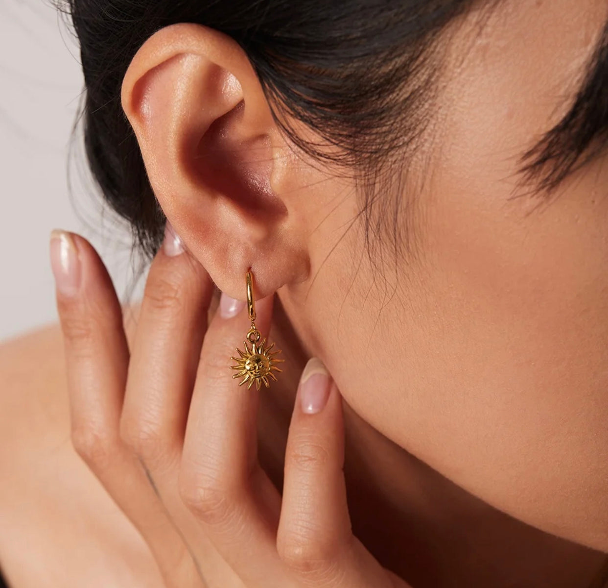 SUN PENDANT HOOP EARRINGS