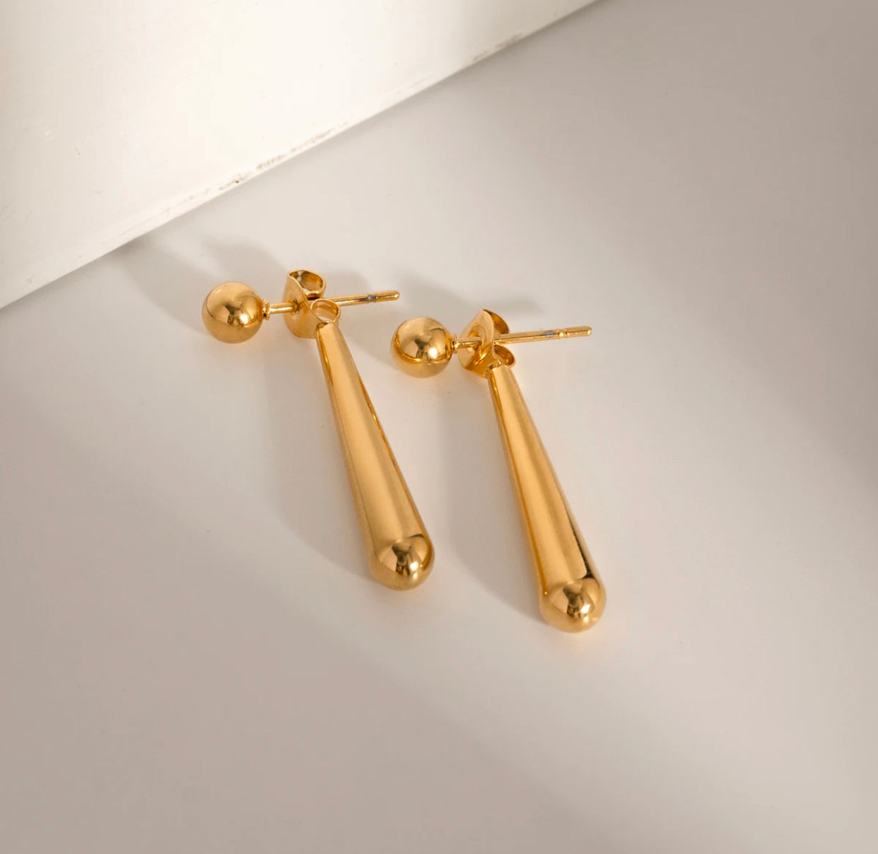 AMELIA DANGLE EARRINGS