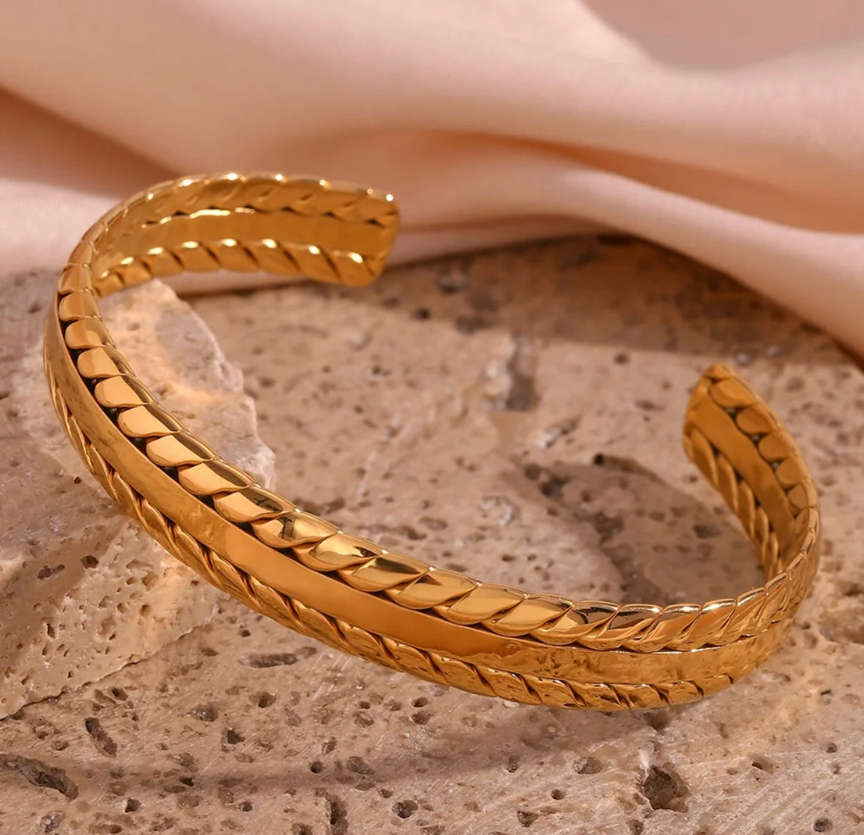 WOVEN LEAVES BANGLE