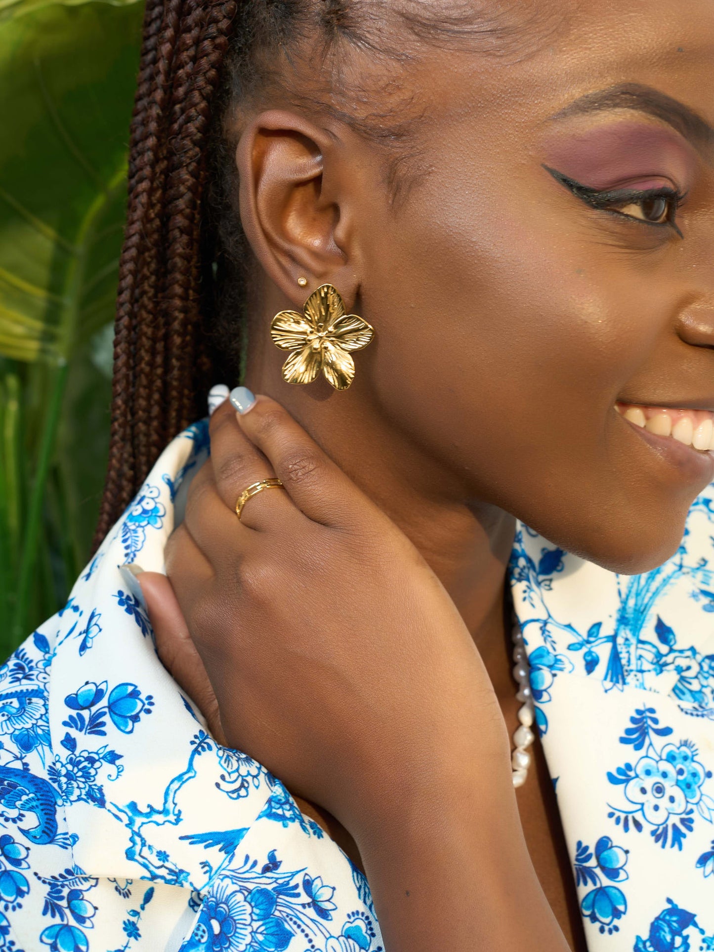 NAILA FLOWER EARRINGS