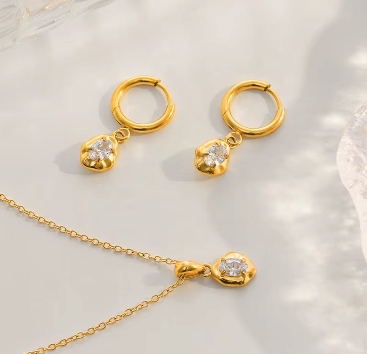 Noor Layered Gold Necklace And Earrings