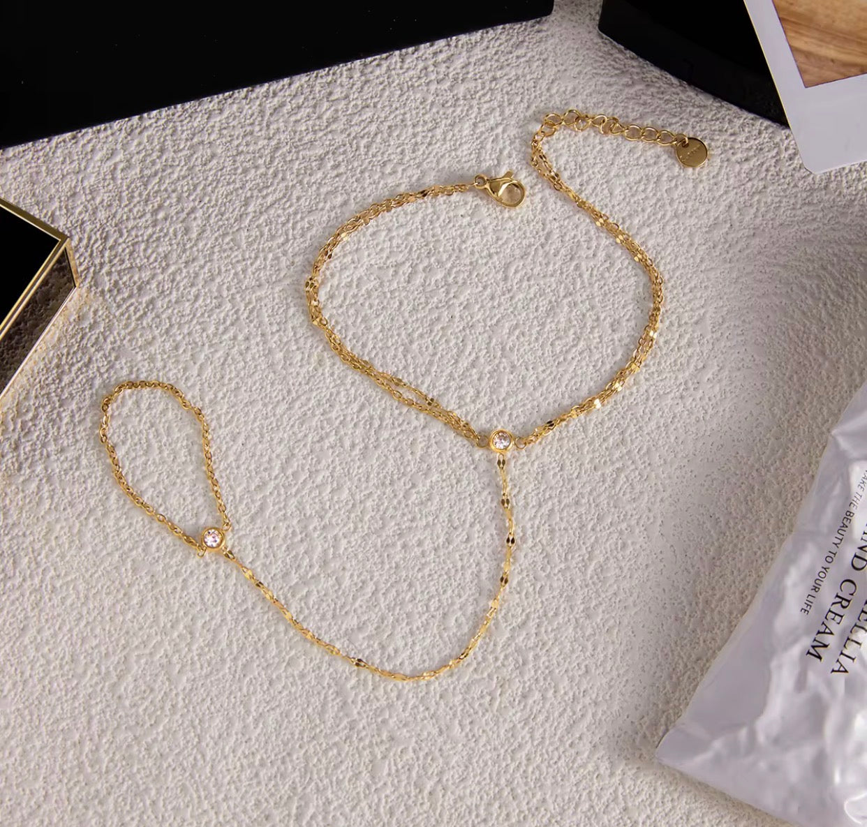 Luna hand chain