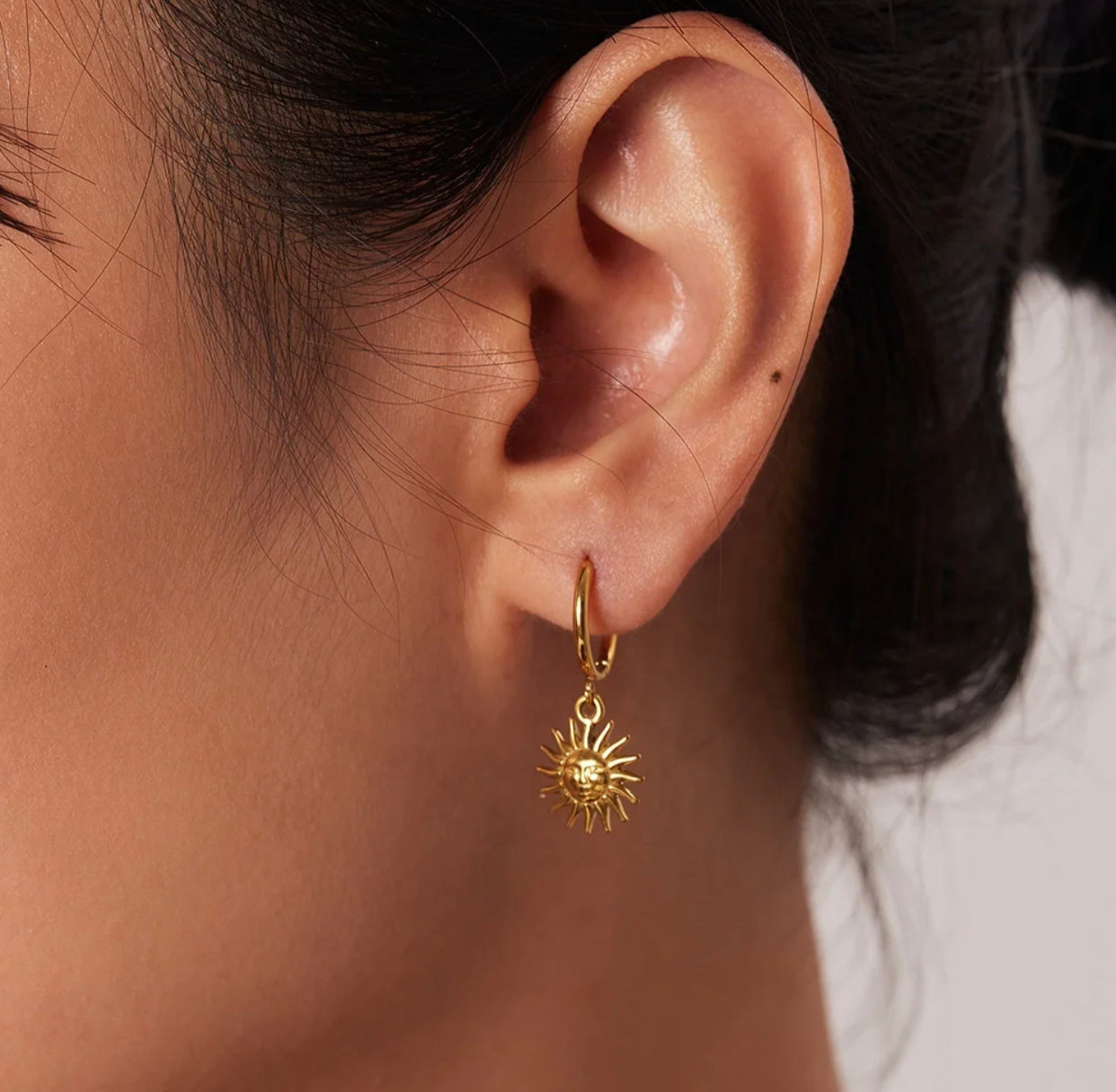 SUN PENDANT HOOP EARRINGS