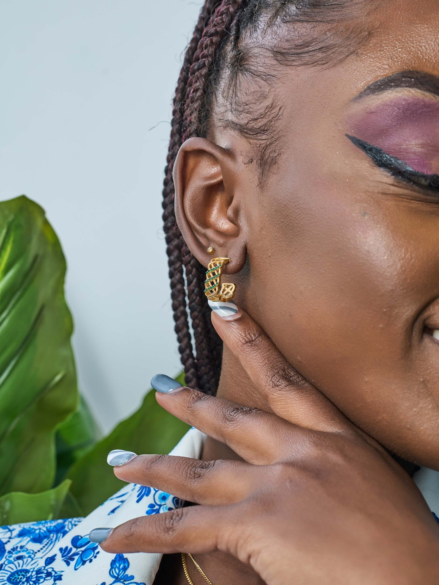 EMERALD NALA HOOP EARRINGS
