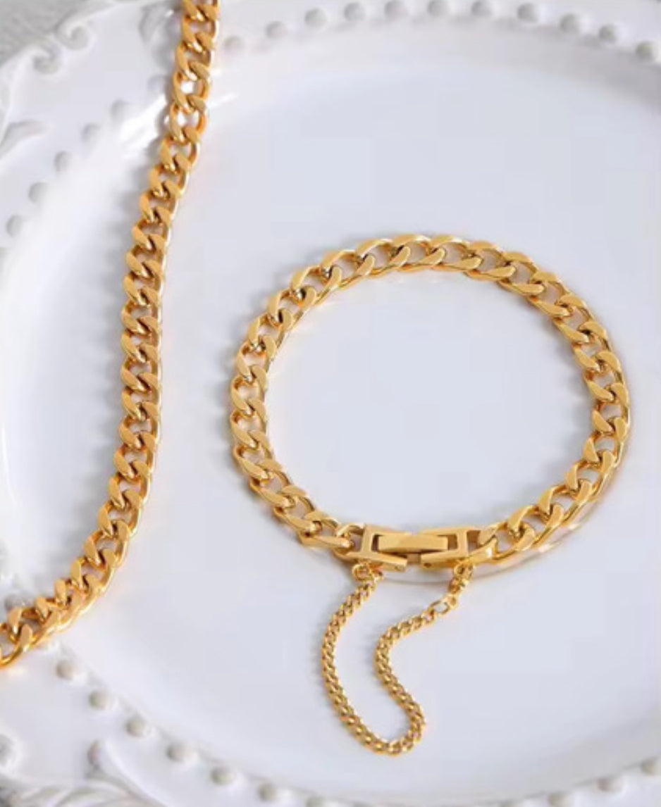 NEKESA NECKLACE