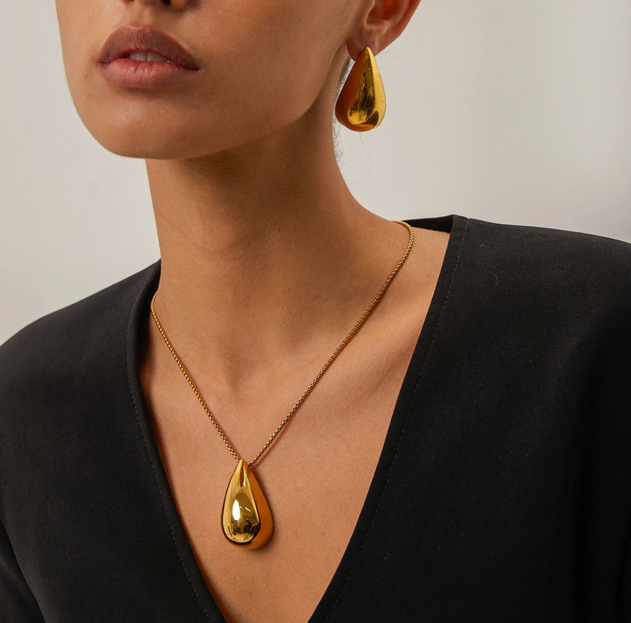 BILACH NECKLACE